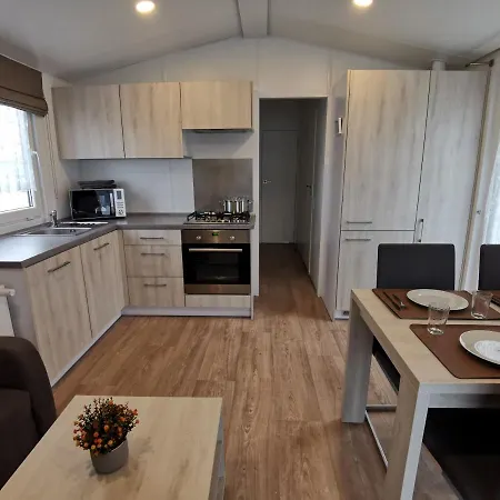 Stacaravan De Maravan בקתה