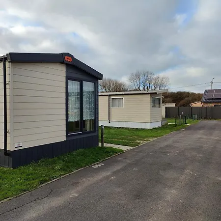 Stacaravan De Maravan בקתה *