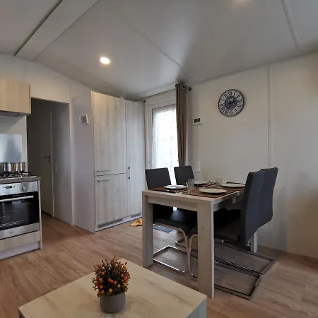 בקתה Stacaravan De Maravan *